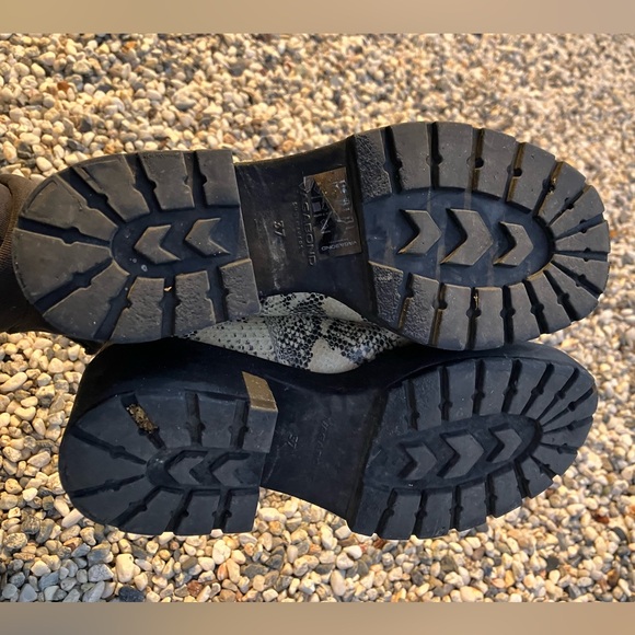 White snakeskin pattern platform boots - Picture 6 of 6